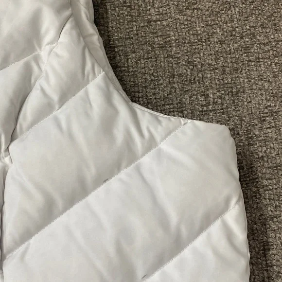 Eddie Bauer XXL Women's White Quilted Vest with Faux Fur Trim - Picture 9 of 12